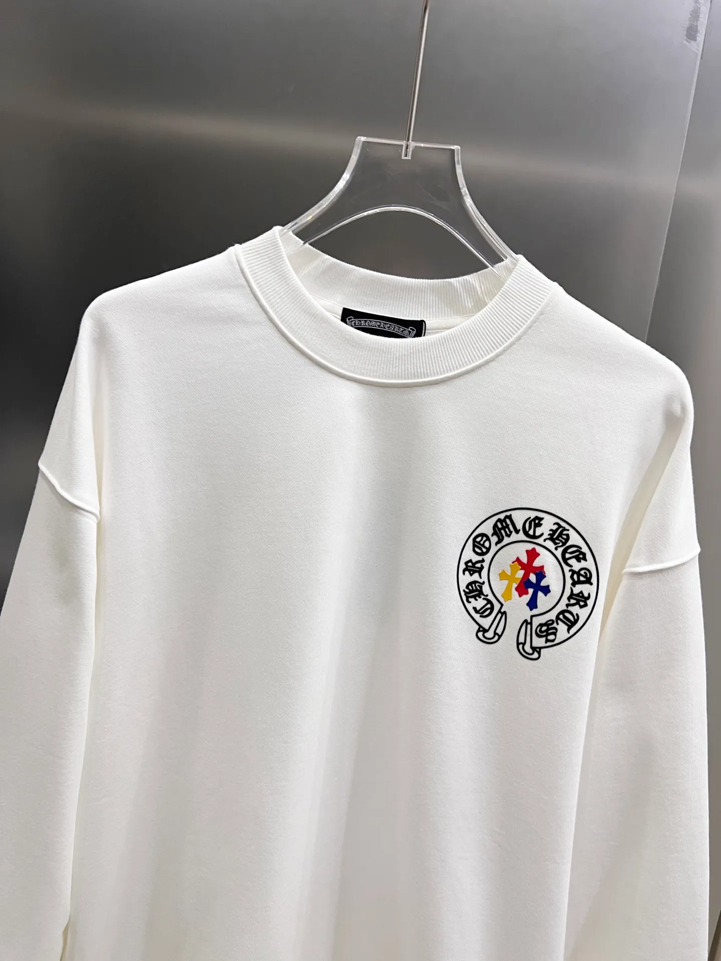 🅿️280 CH Crowe 2025 Autumn and Winter New Style Round Neck Long Sleeve Sweater Cross Patch Leather + Customized Hardware Metal Horseshoe Sanskrit Text The real thing is great🔥Same style for men and women, loose version Size S M L XL XXL Five sizes Black White